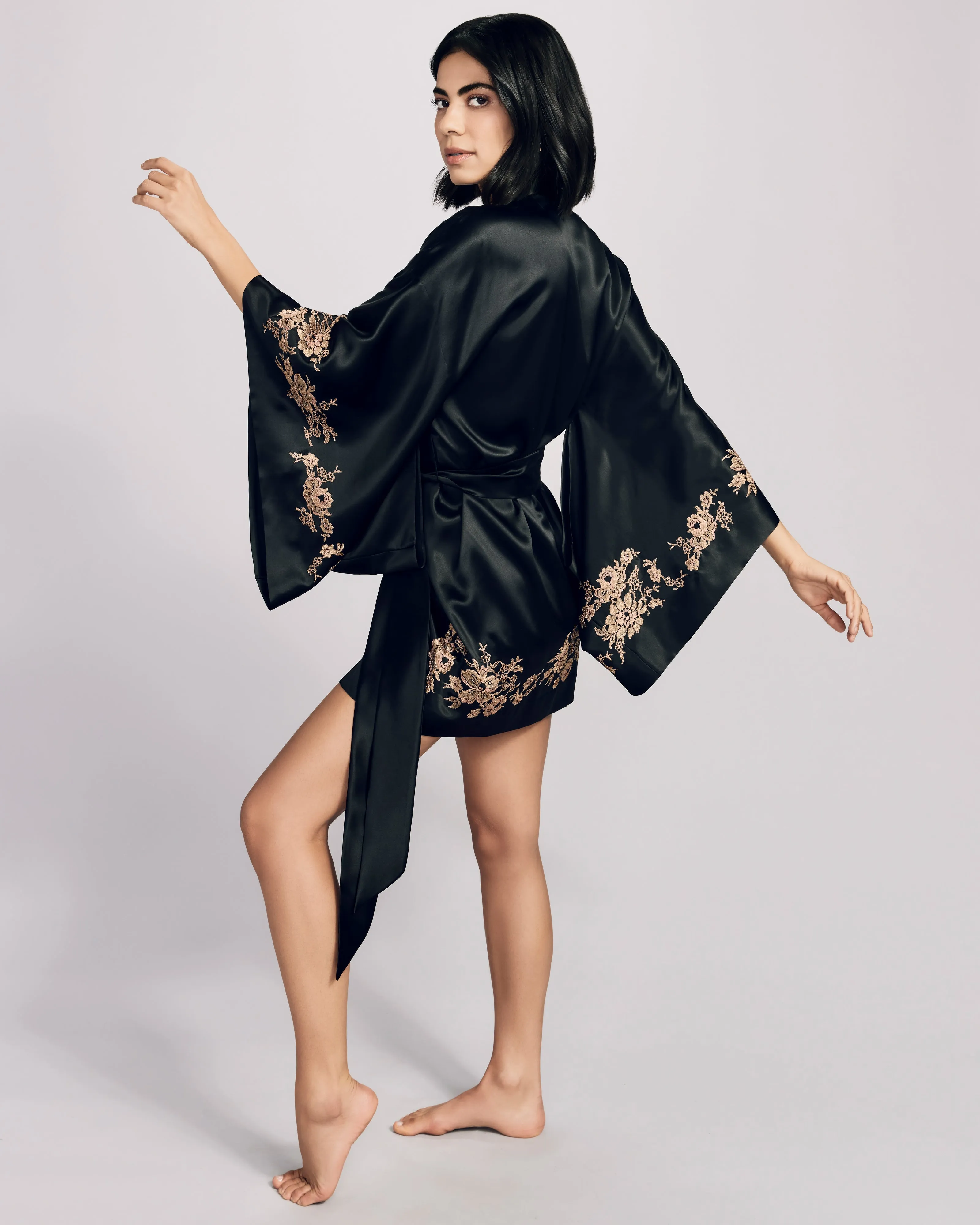 Aamiya Robe